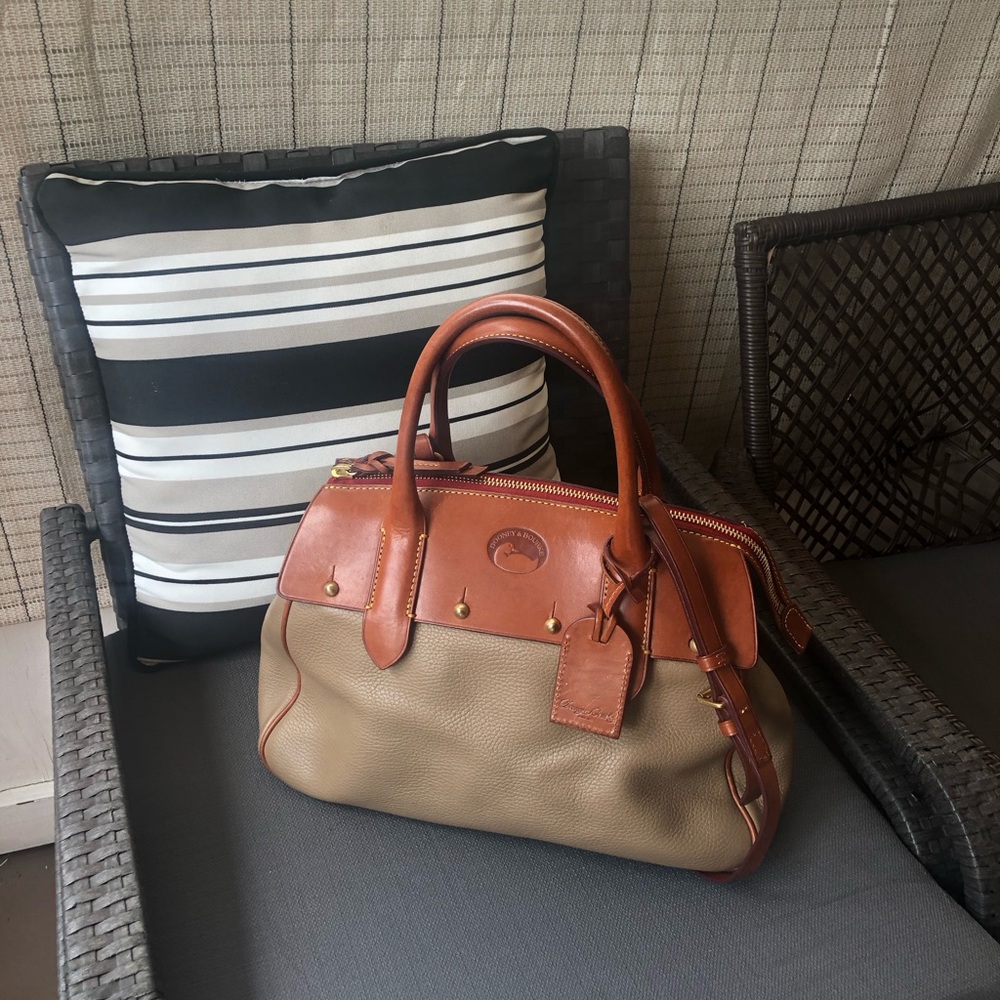 Dooney & Bourke Taupe and Brown Panama Wilson Satchel Vintage Bag - Picture 2 of 16